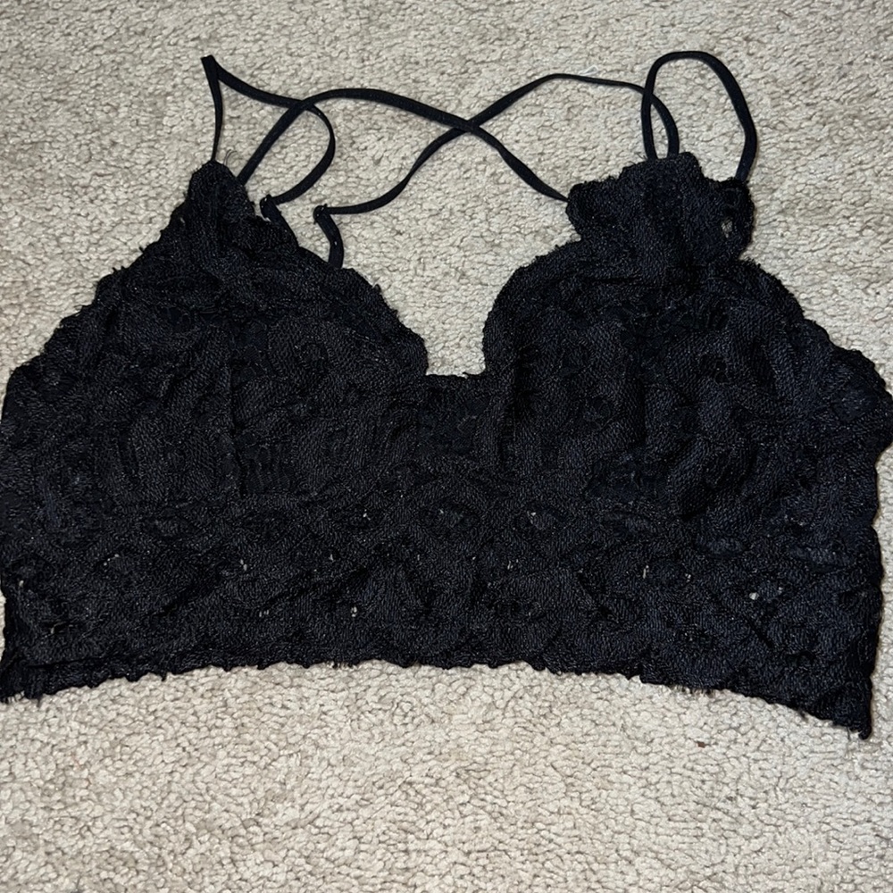 BLACK LACE BRALETTE